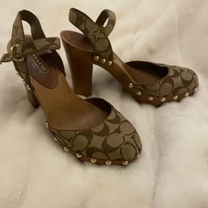 NWT Coach Carleen Signature heels